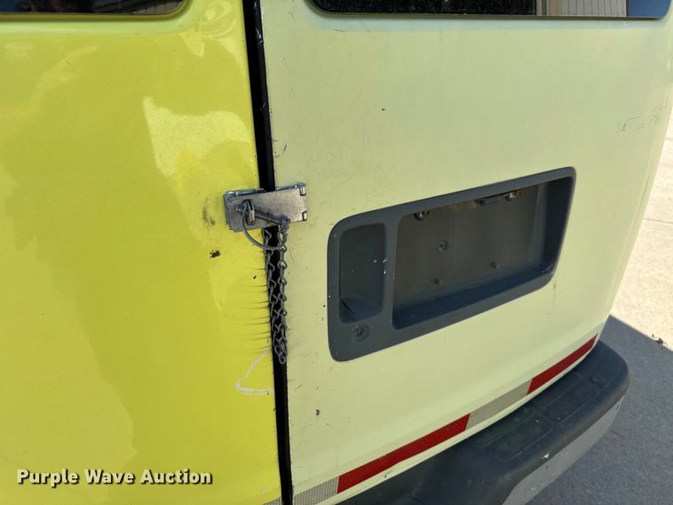 image for item NV9189 2002 Chevrolet  Express 2500 van