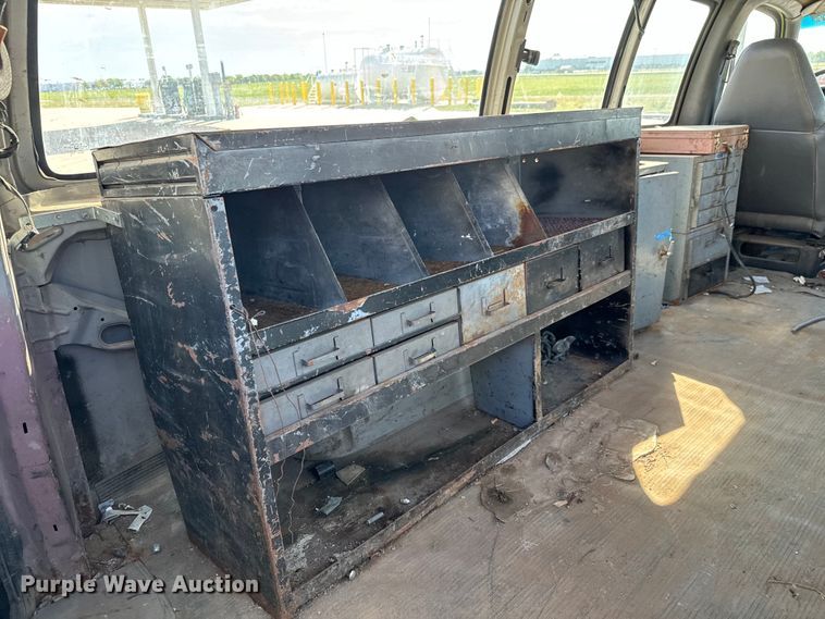 image for item NV9189 2002 Chevrolet  Express 2500 van