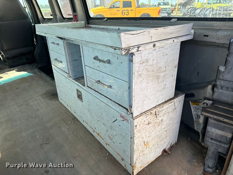 image for item NV9189 2002 Chevrolet  Express 2500 van