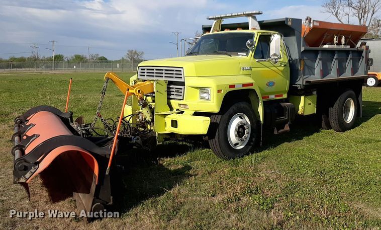 image for item NV9192 1987 Ford F700 dump truck