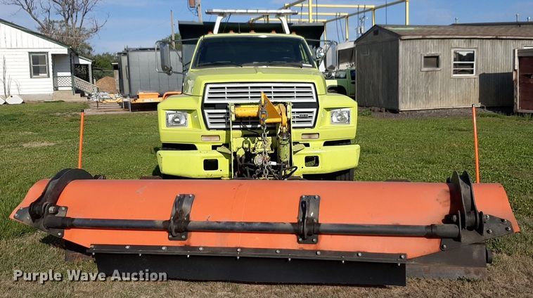 image for item NV9192 1987 Ford F700 dump truck