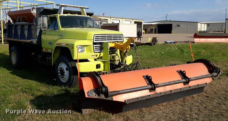 image for item NV9192 1987 Ford F700 dump truck