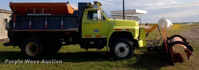 image for item NV9192 1987 Ford F700 dump truck