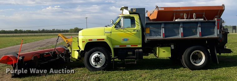 image for item NV9192 1987 Ford F700 dump truck