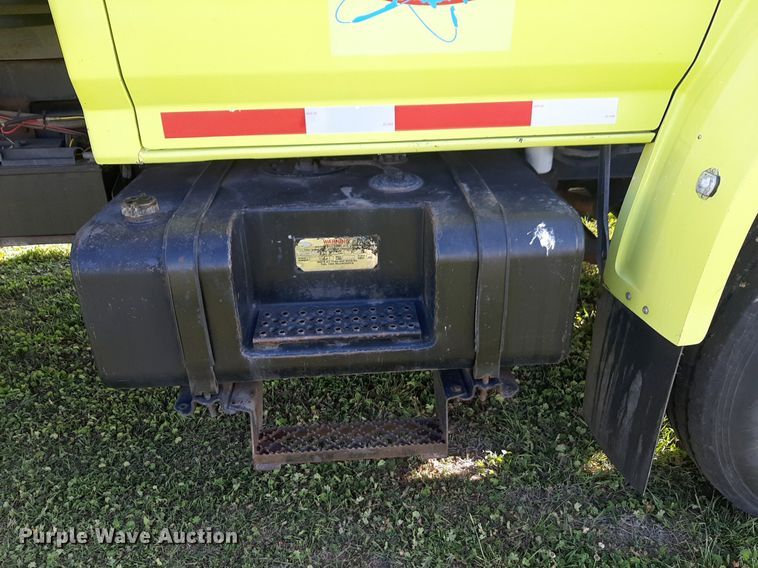 image for item NV9192 1987 Ford F700 dump truck