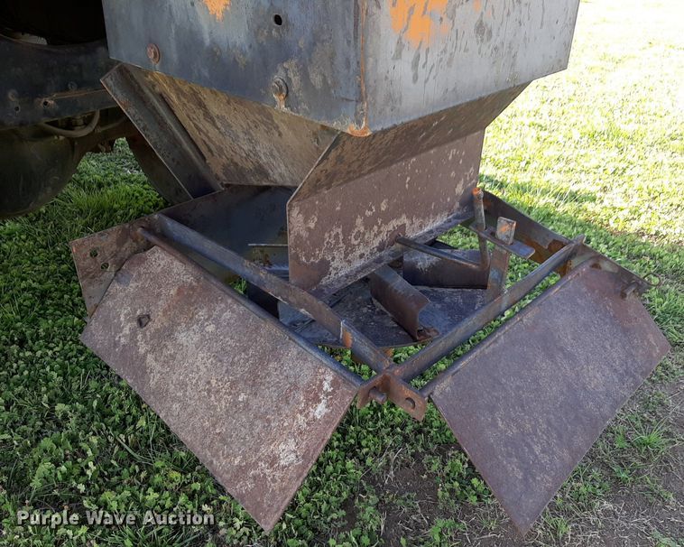 image for item NV9192 1987 Ford F700 dump truck