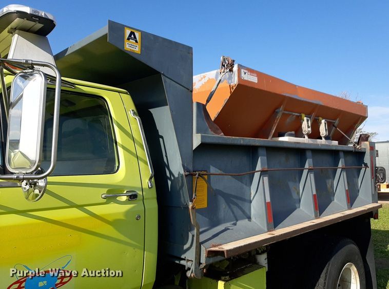 image for item NV9192 1987 Ford F700 dump truck