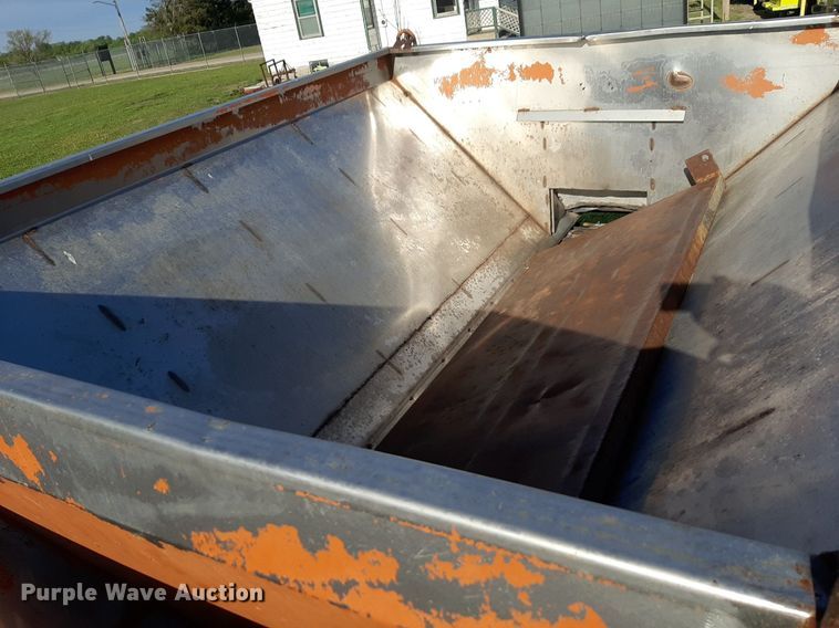 image for item NV9192 1987 Ford F700 dump truck