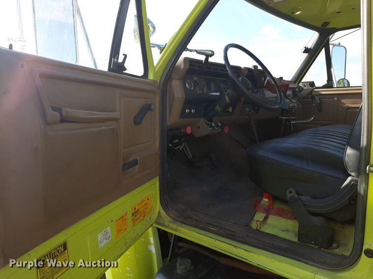 image for item NV9192 1987 Ford F700 dump truck