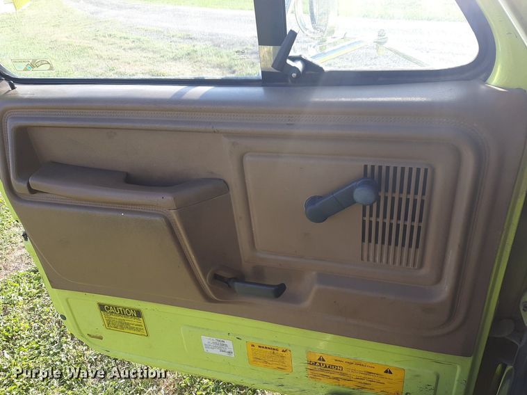 image for item NV9192 1987 Ford F700 dump truck