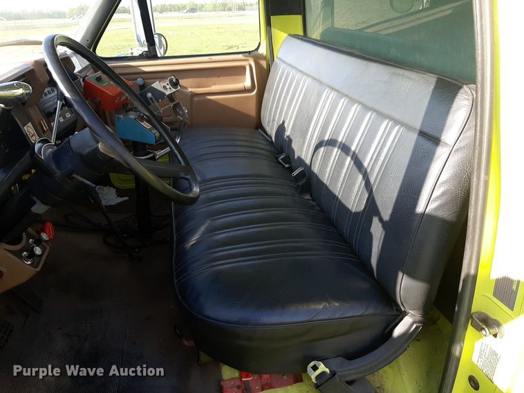 image for item NV9192 1987 Ford F700 dump truck