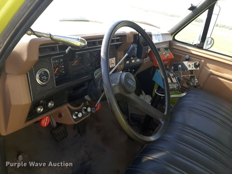 image for item NV9192 1987 Ford F700 dump truck