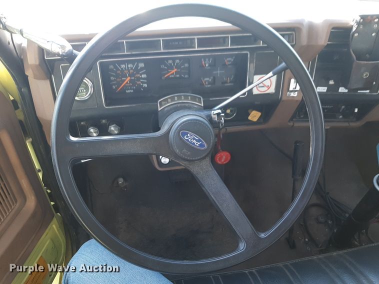 image for item NV9192 1987 Ford F700 dump truck