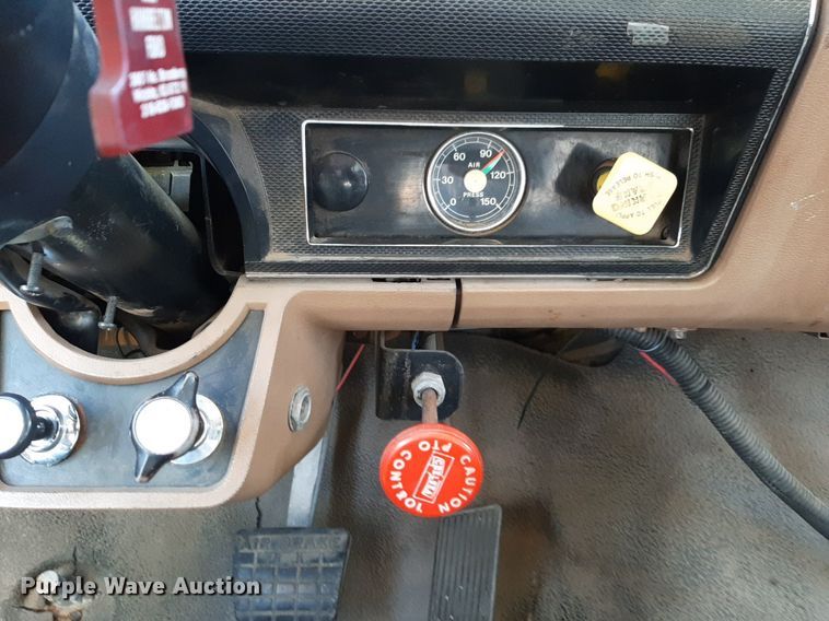 image for item NV9192 1987 Ford F700 dump truck