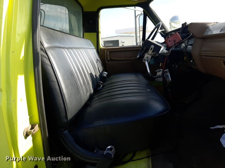 image for item NV9192 1987 Ford F700 dump truck
