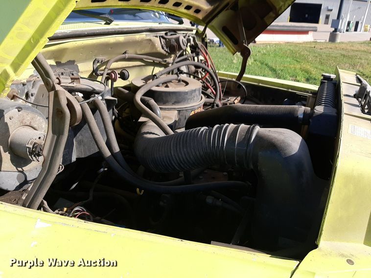 image for item NV9192 1987 Ford F700 dump truck