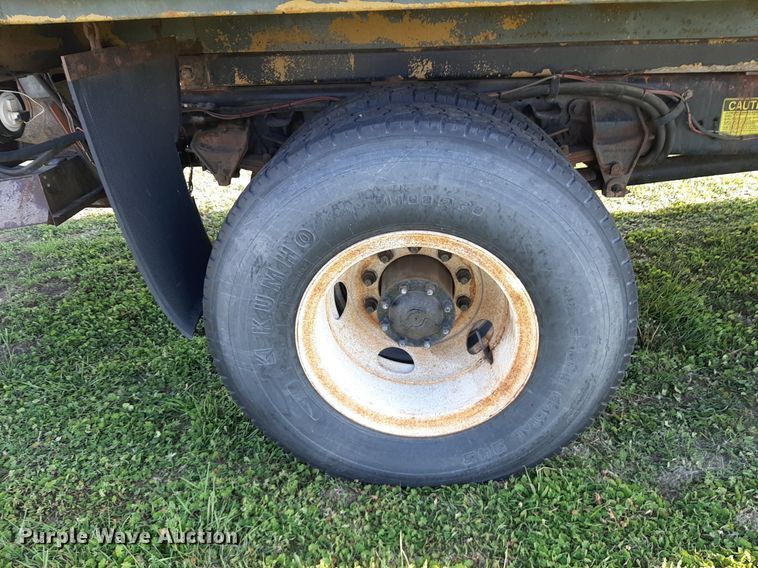 image for item NV9192 1987 Ford F700 dump truck