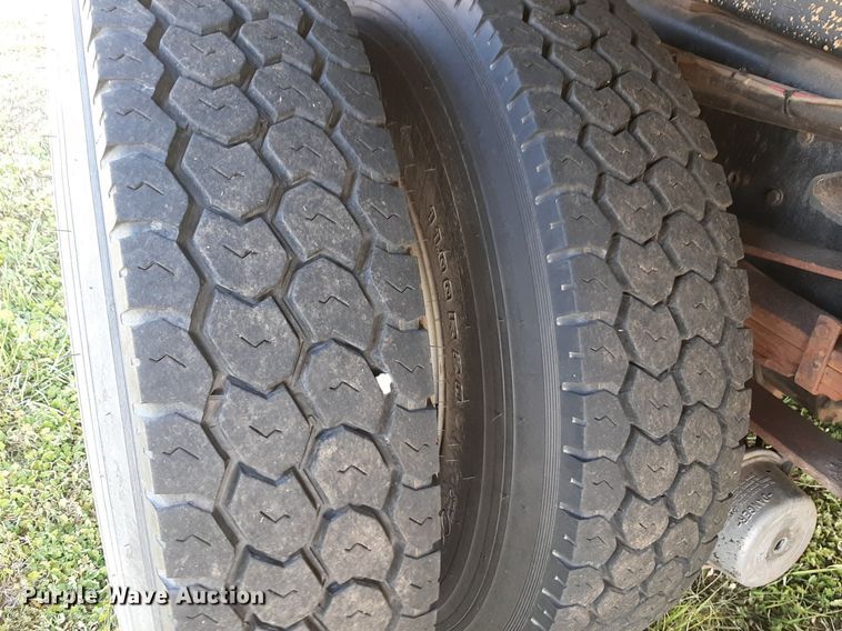 image for item NV9192 1987 Ford F700 dump truck