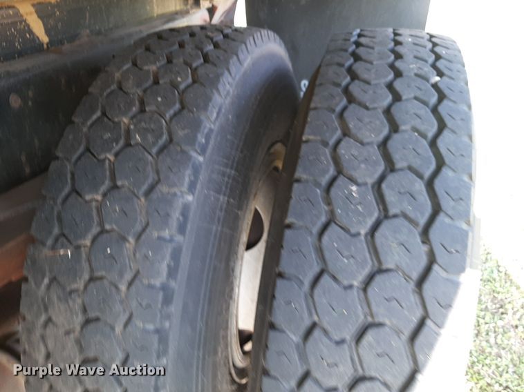 image for item NV9192 1987 Ford F700 dump truck