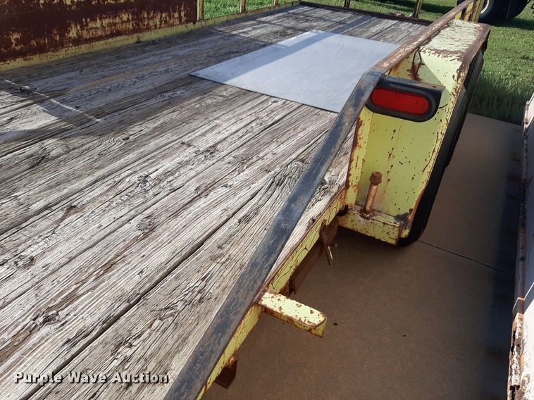 image for item NV9193 1985 Seminole equipment trailer