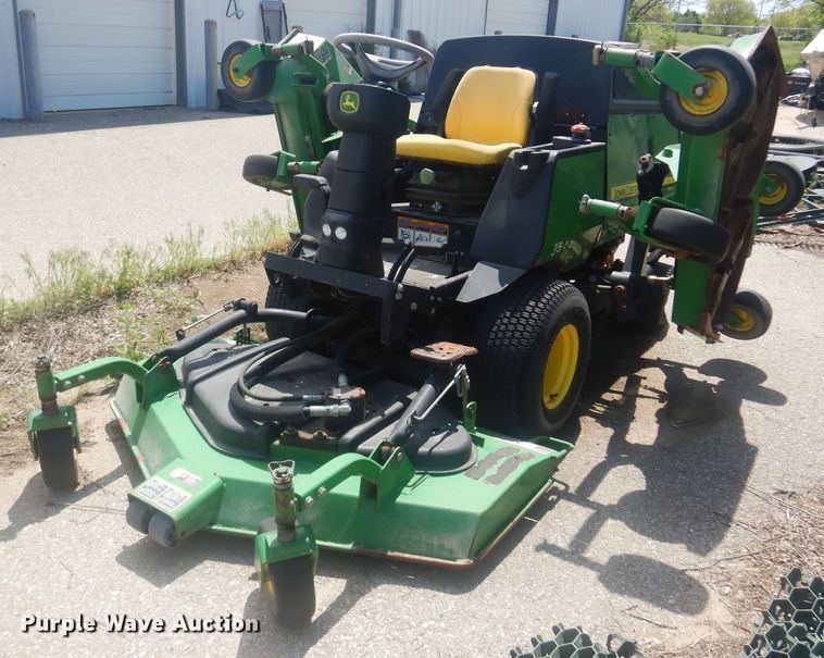 image for item NV9209 John Deere 1600 Turbo lawn mower