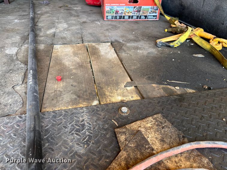 image for item DK6571 2014 WW enclosed cargo trailer