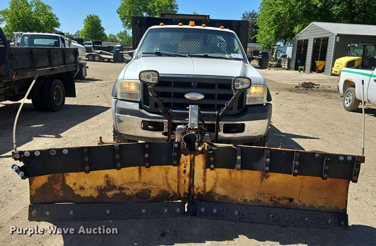 image for item DM1666 2007 Ford F450 Super Duty XL flatbed truck