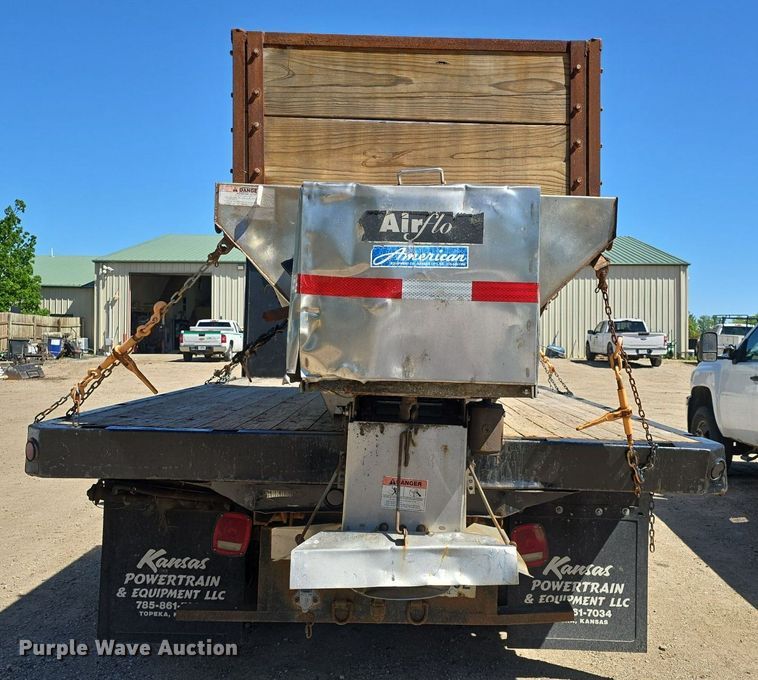 image for item DM1666 2007 Ford F450 Super Duty XL flatbed truck