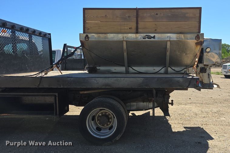 image for item DM1666 2007 Ford F450 Super Duty XL flatbed truck