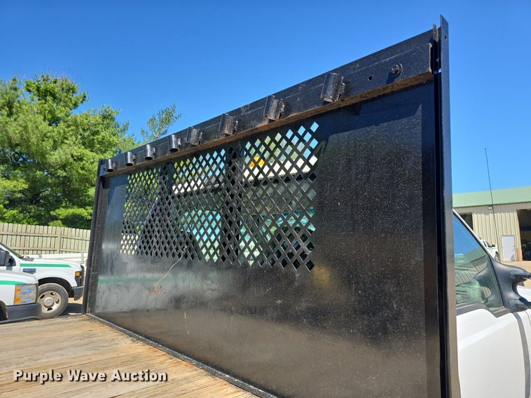 image for item DM1666 2007 Ford F450 Super Duty XL flatbed truck