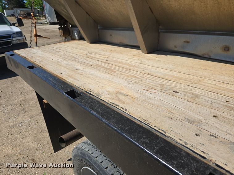 image for item DM1666 2007 Ford F450 Super Duty XL flatbed truck