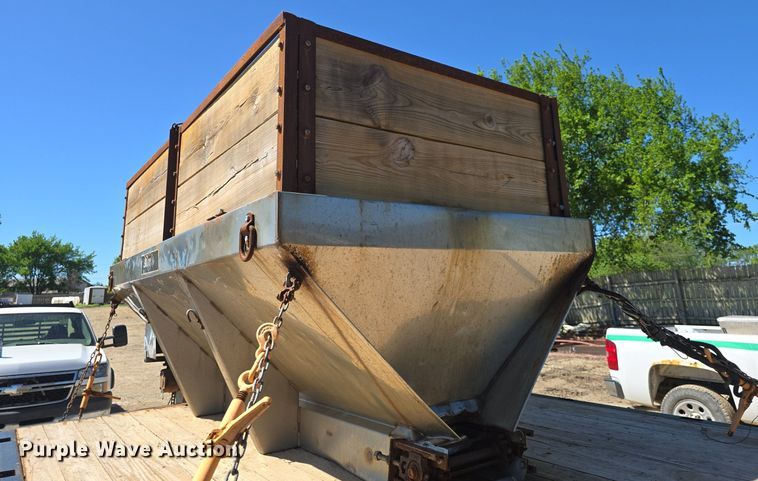 image for item DM1666 2007 Ford F450 Super Duty XL flatbed truck