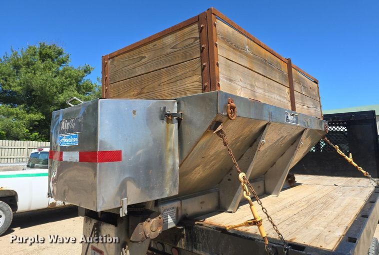 image for item DM1666 2007 Ford F450 Super Duty XL flatbed truck