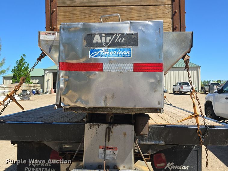 image for item DM1666 2007 Ford F450 Super Duty XL flatbed truck