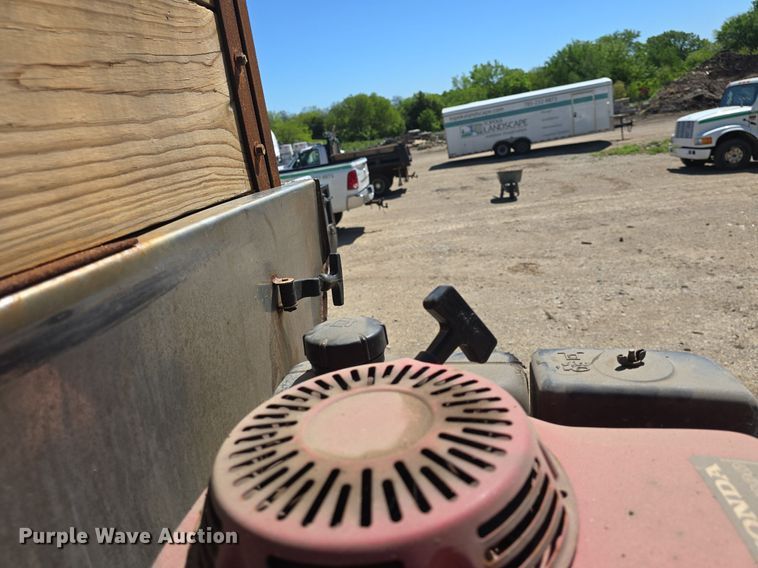 image for item DM1666 2007 Ford F450 Super Duty XL flatbed truck