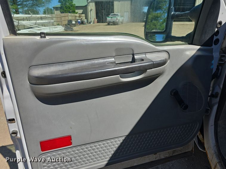 image for item DM1666 2007 Ford F450 Super Duty XL flatbed truck