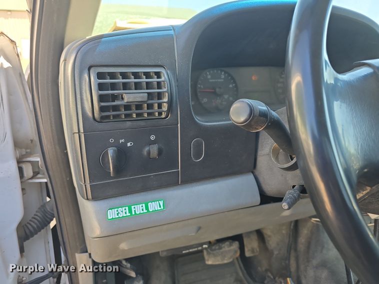 image for item DM1666 2007 Ford F450 Super Duty XL flatbed truck