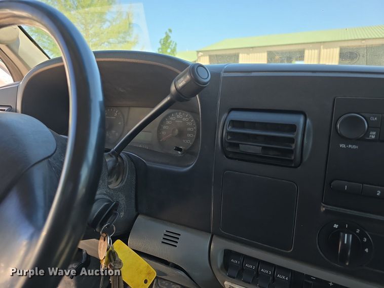 image for item DM1666 2007 Ford F450 Super Duty XL flatbed truck