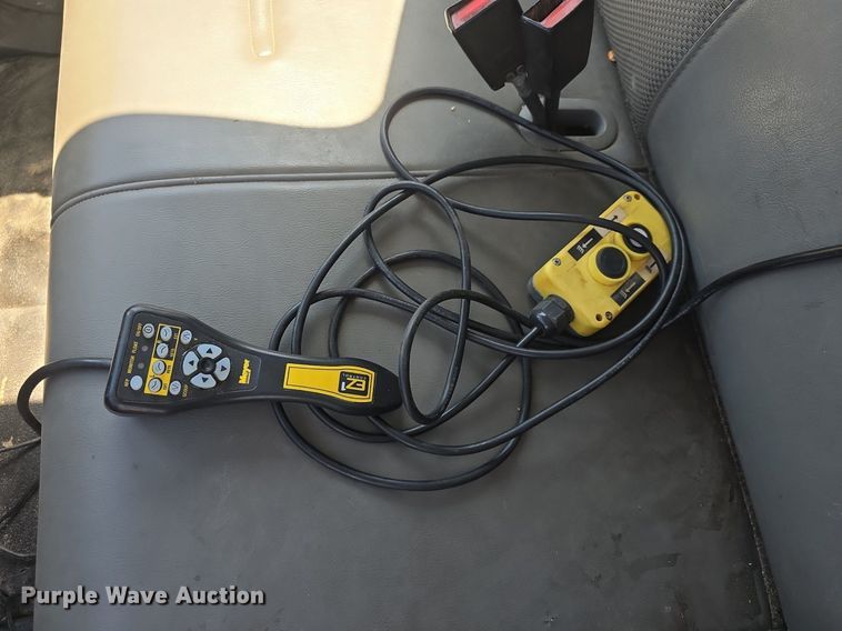 image for item DM1666 2007 Ford F450 Super Duty XL flatbed truck