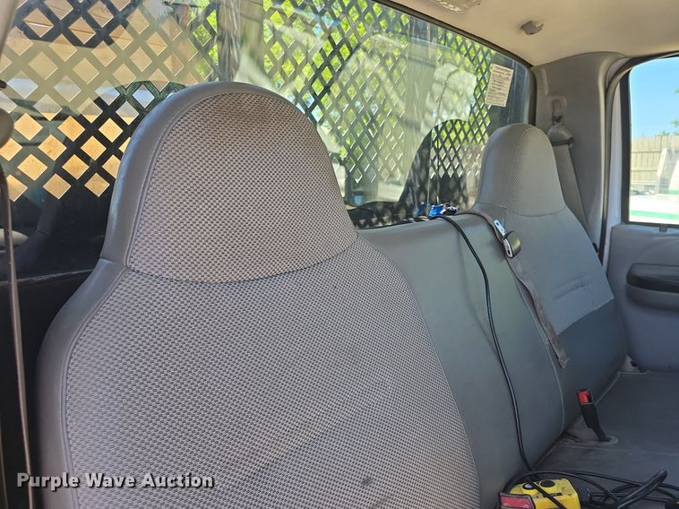 image for item DM1666 2007 Ford F450 Super Duty XL flatbed truck