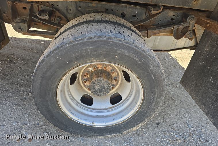 image for item DM1666 2007 Ford F450 Super Duty XL flatbed truck