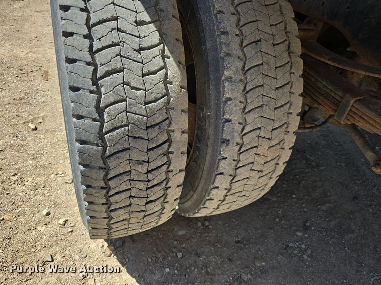 image for item DM1666 2007 Ford F450 Super Duty XL flatbed truck