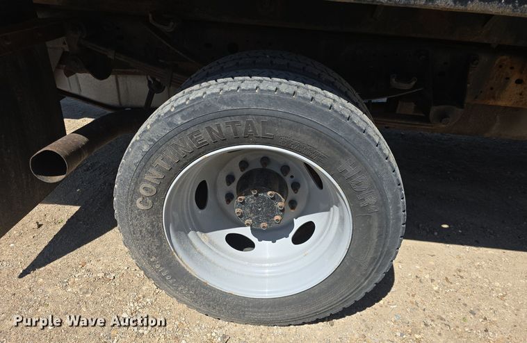 image for item DM1666 2007 Ford F450 Super Duty XL flatbed truck