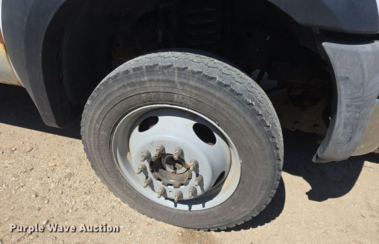 image for item DM1666 2007 Ford F450 Super Duty XL flatbed truck