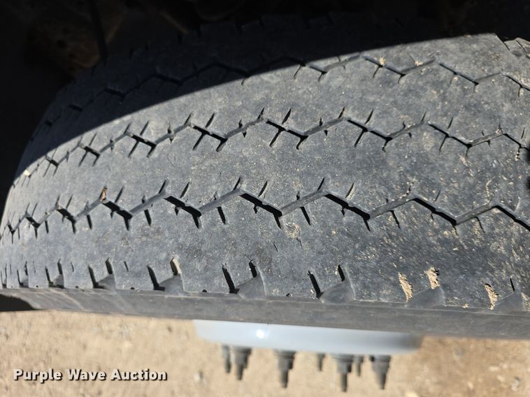 image for item DM1666 2007 Ford F450 Super Duty XL flatbed truck