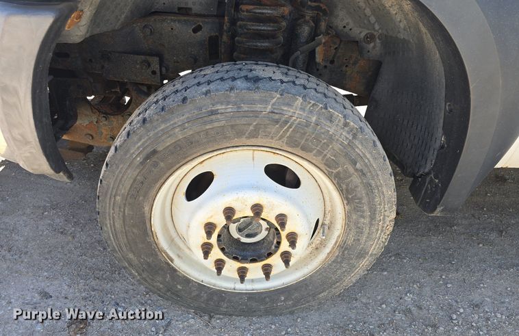 image for item DM1666 2007 Ford F450 Super Duty XL flatbed truck