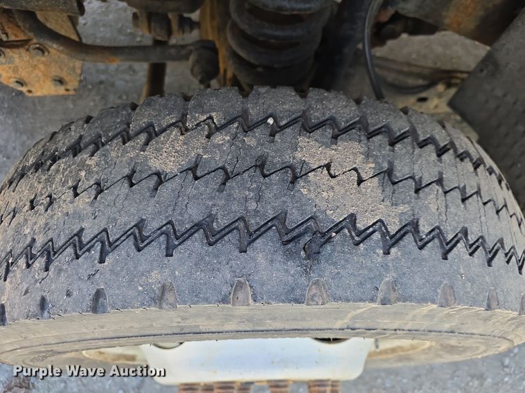 image for item DM1666 2007 Ford F450 Super Duty XL flatbed truck