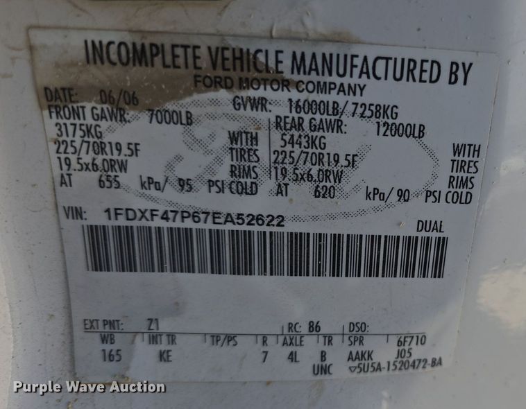 image for item DM1666 2007 Ford F450 Super Duty XL flatbed truck