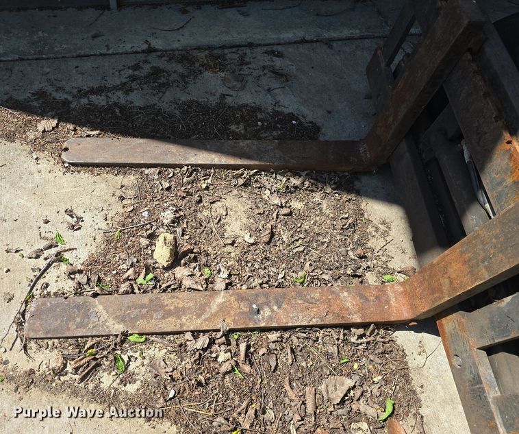 image for item DM1667 Yale GLC050TENUAV062 forklift