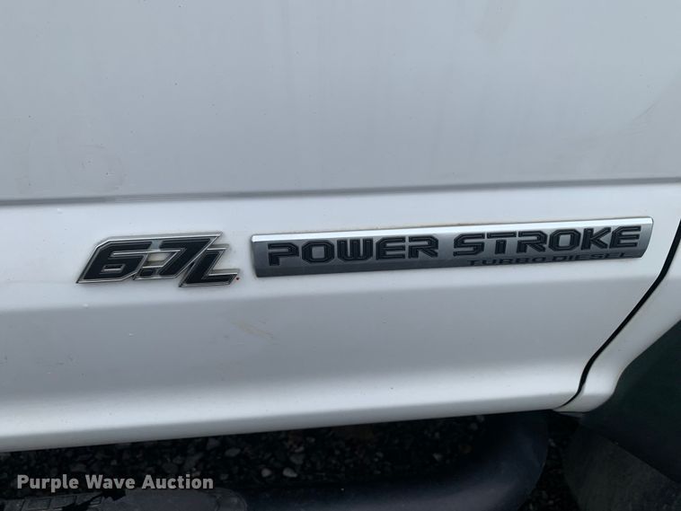 image for item DM7822 2019 Ford F550 Super Duty truck cab and chassis